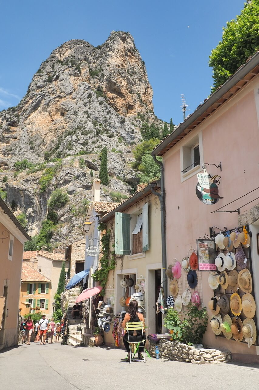 ムスティエサントマリー フランスの最も美しい村